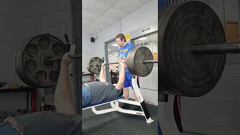 405lbs Raw bench, went up quick, Crazy 🤪 old man