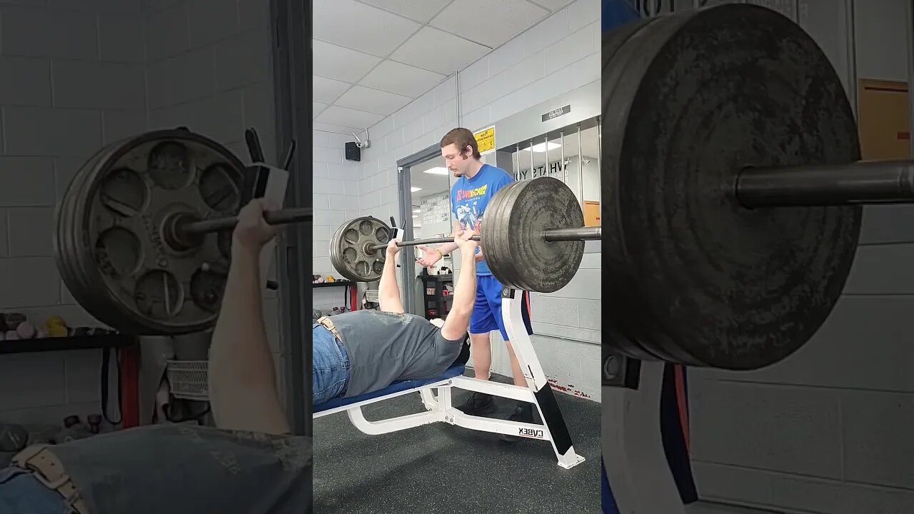 405lbs Raw bench, went up quick, Crazy 🤪 old man