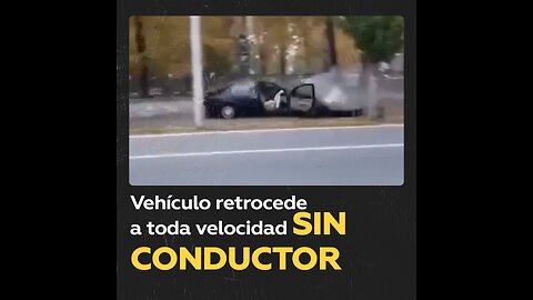 Auto sin conductor ‘escapa’ en reversa del lugar de un accidente