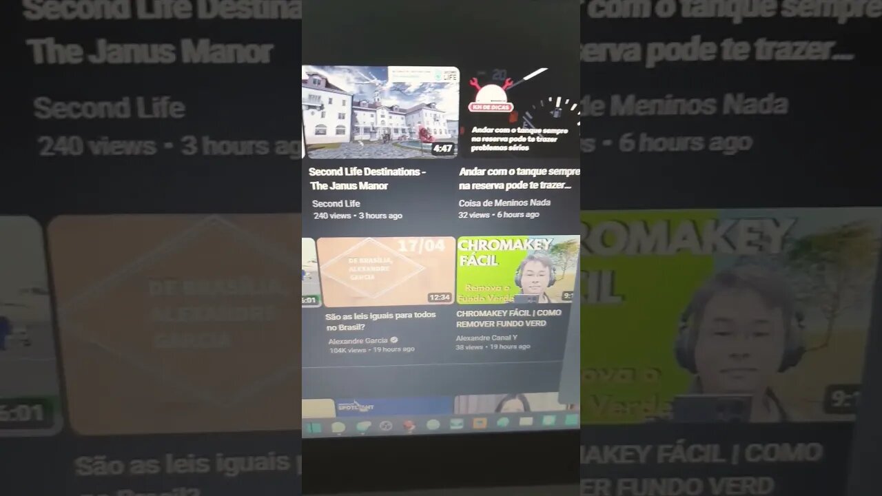 sei que o sistema do YouTube é bugado mais receber notificação de um canal que eu não sou inscrito🤦