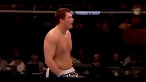 MMA = SEE WHAT HAPPENS DURING THE VIDEO = Léo Sócrates