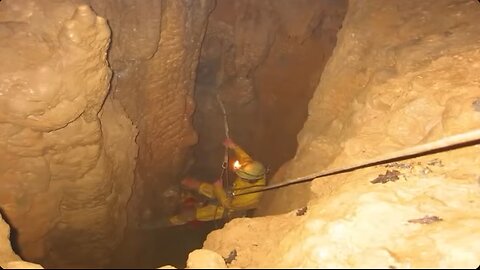 🌎 Exploring the Enigma: Secrets of the World's Deepest Caves! 🌎