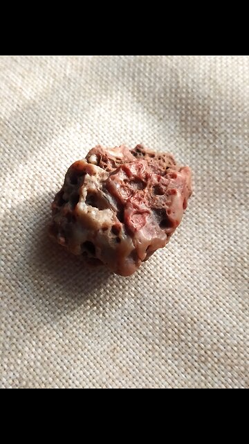 I found strange stone 👀😳