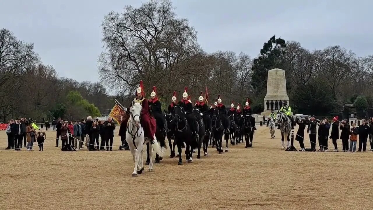 Blues and royals arrived at 4pm #horseguardsparade
