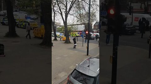 stuck in traffic #sevensysters #tottenham #road #ambulance #police