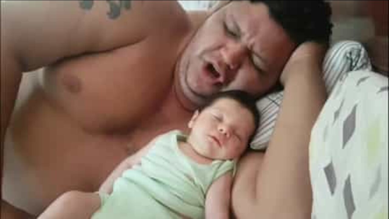 Bimba si addormenta solo con una ninna nanna rock