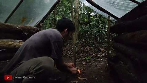 16 # camping hujan deras di pondok kayu lapuk __ tidur nyenyak dalam shelter alami