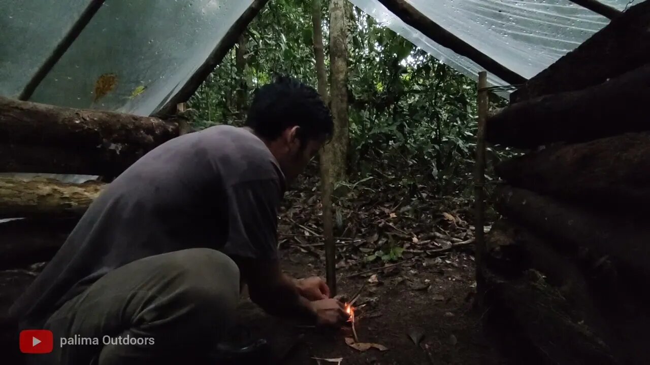 16 # camping hujan deras di pondok kayu lapuk __ tidur nyenyak dalam shelter alami