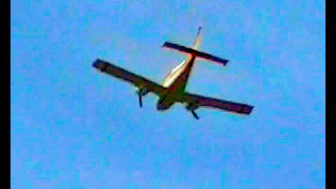 IECV TATA #32 | 👀 The Plane ✈ In The Sky And The Robin Taking Off Micro Clip 5-19-2017