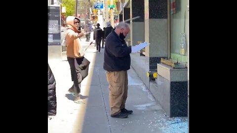 Brazen Attack On NYPD Detective In Broad Daylight