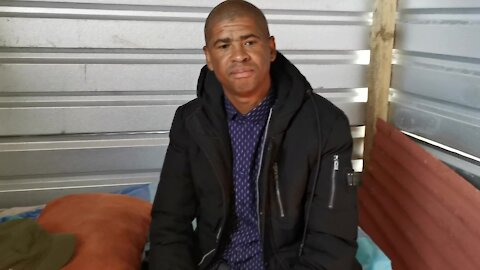 SOUTH AFRICA - Cape Town - Strand residents building informel houses (Video) (oqU)