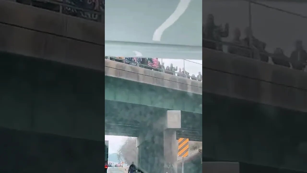 Peoples Convoy Protesters supporters on the bridge