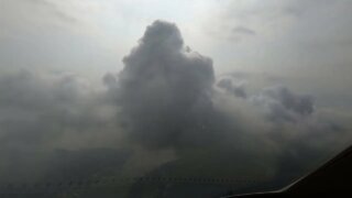Cloudy arrival to Hong Kong's runway 25R, B747-400