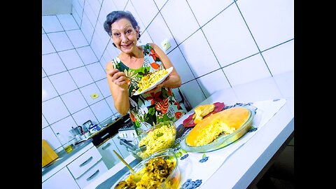 PASTA WITH PEPPERS, CHICKEN WITH MANDIOCA AND LEMON CAKE