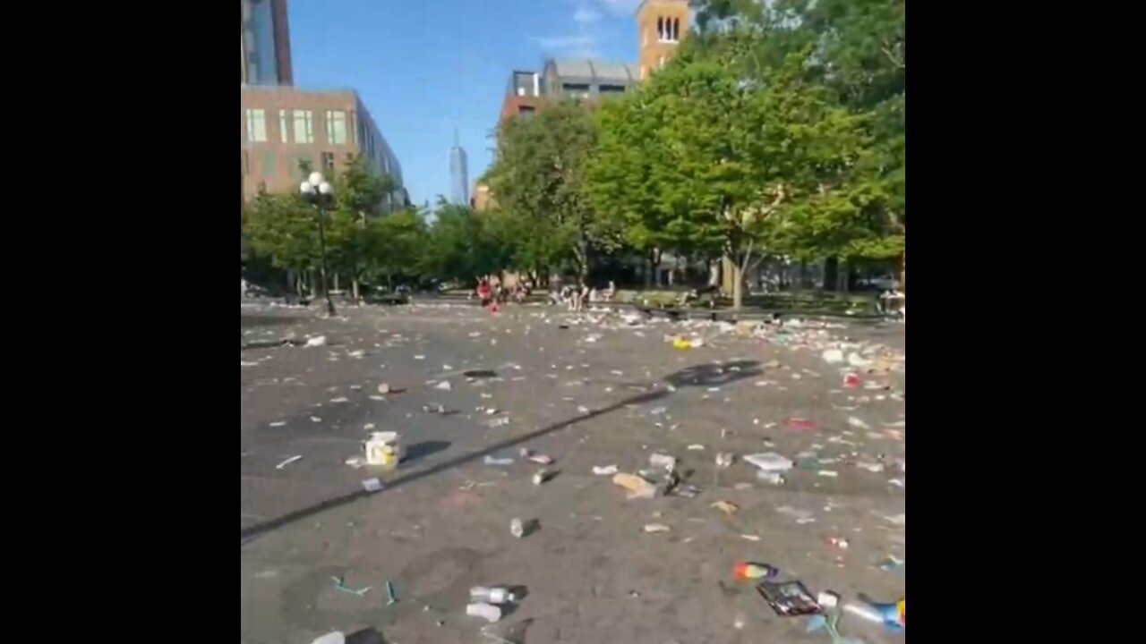 New York: Washington Square Park filled with trash after yesterday's gay pride