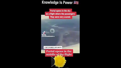 Portal opens in the sky on a flight where the passengers They were very scared.