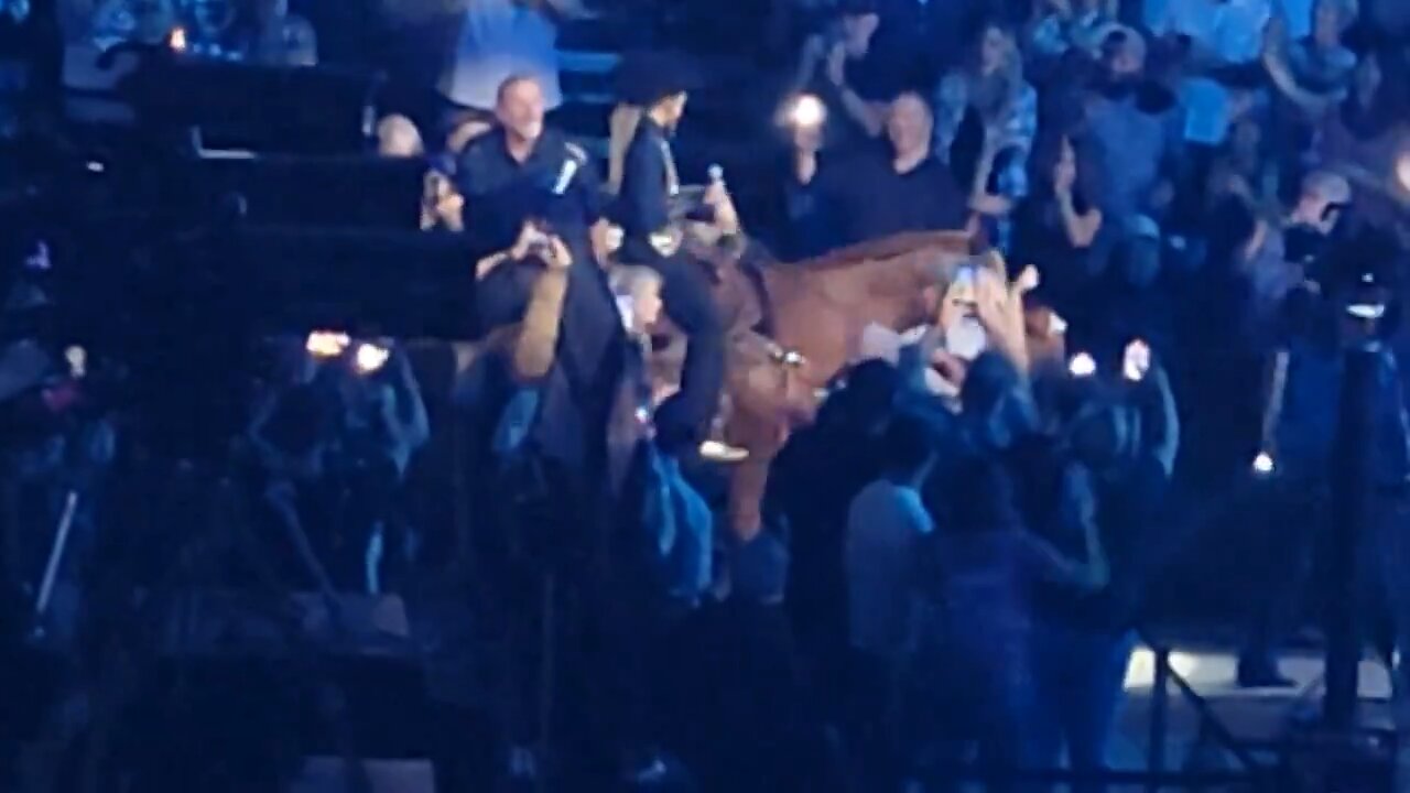 Lainey Wilson Rode Her Horse To The Stage At The "Toby Keith: American Icon" Event