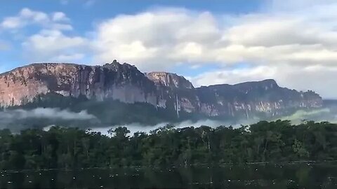 Canaima National Park (Spanish: Parque Nacional Canaima) is a park in the southeast of Venezuela.. 2