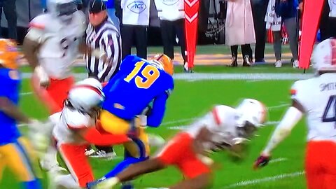 Pittsburgh Panthers QB #19 Nate Yarnell wants to trade some paint with the Virginia Defense.