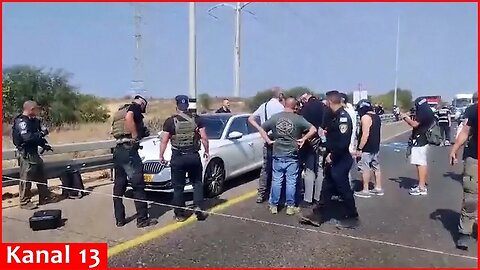 Israeli police officer killed and 4 civilians wounded in central Israel shooting