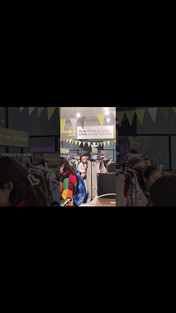 Día 2 en la #FeriaTrueque en Falabella Costanera. Hoy llenisimo, #Falabella #FalabellaCostanera