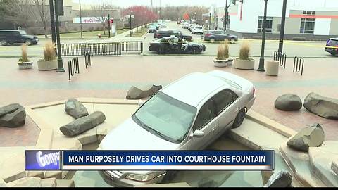 Man purposely drives into courthouse fountain hoping to get arrested