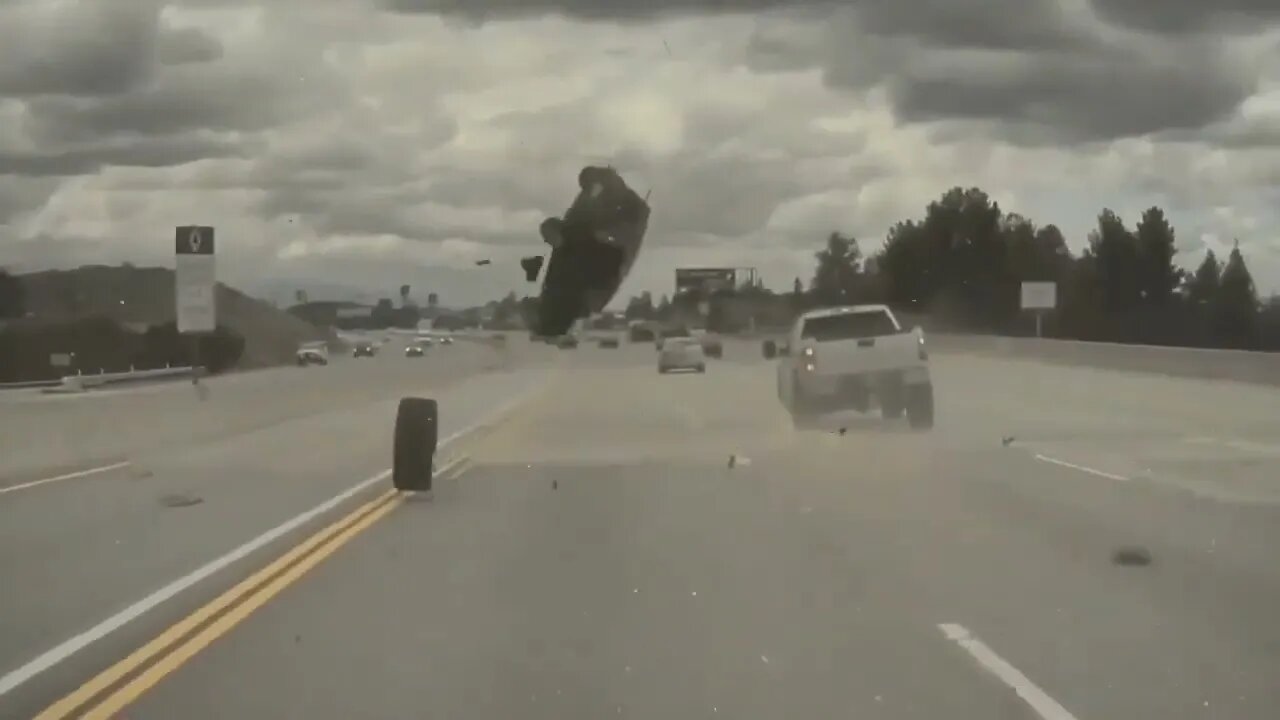 ╰( ´・ω・)つ──★ ✲ﾟ*｡✧ вжух