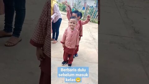 anak paud berbaris sebelum masuk belajar😁 #shorts #paud #short #anak #shortvideo #sekolah #tk
