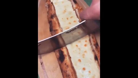 Cheesy garlic bread | @gezdikceyedim on IG 🥖☝️ #shorts