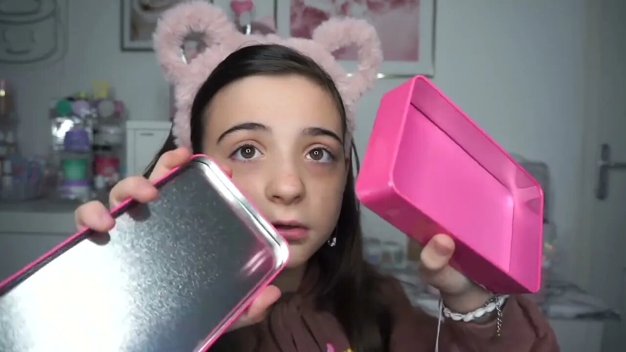 JE ME MAQUILLE AVEC DU MAQUILLAGE POUR ENFANTS ACTION