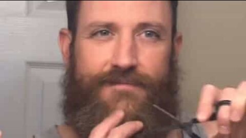 Pai explora vários estilos com a sua barba