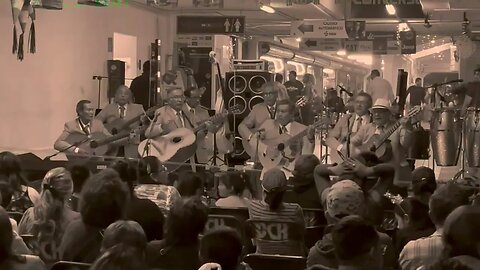 Piel Canela at Mercado La Cruz, Queretaro, Mexico (Dec 2022)