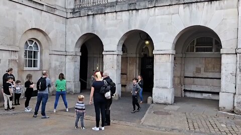 Stand clear of the arches #horseguardsparade