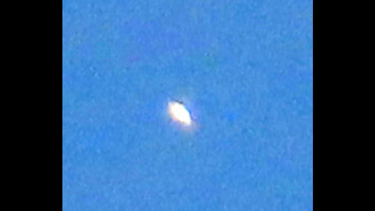 UFO photographed 02-21-2021, same day American Airlines reports a UFO.