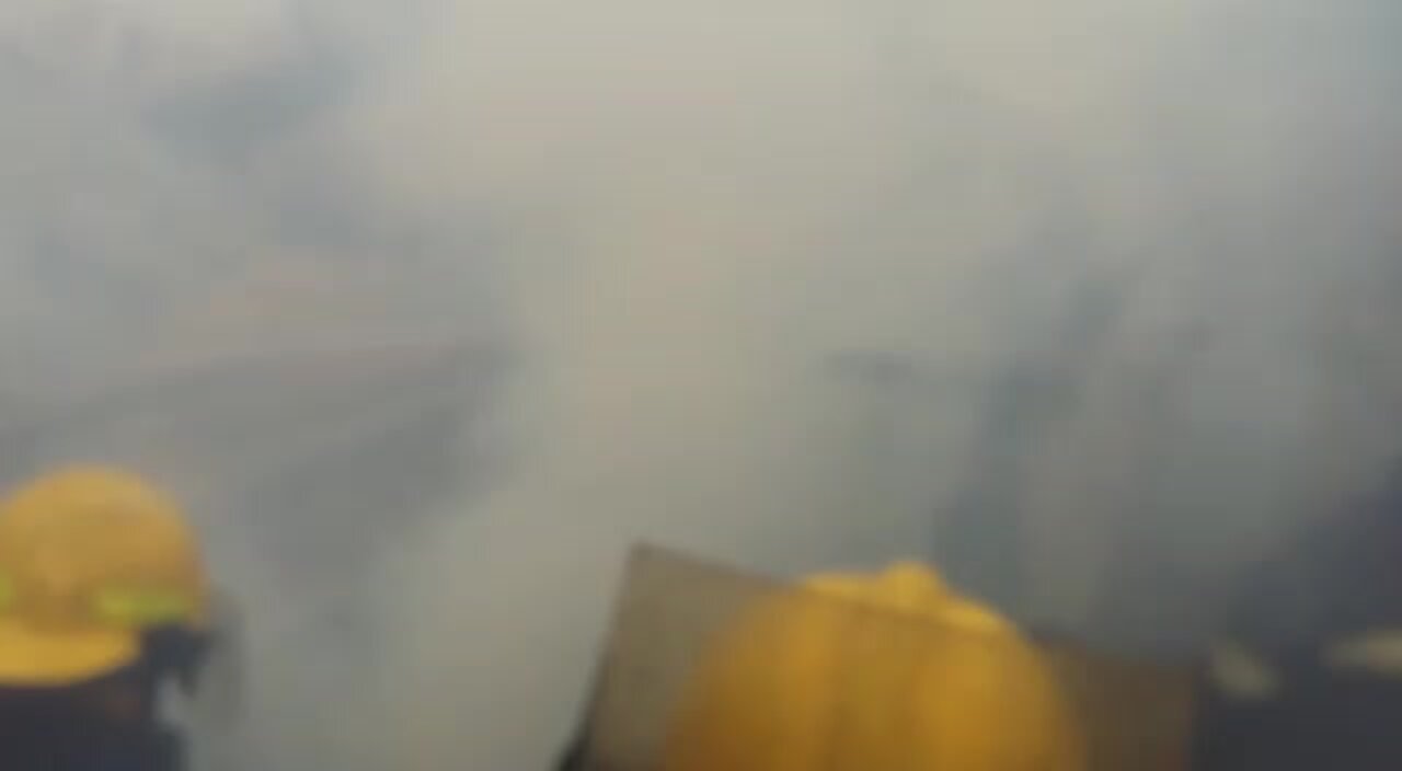 SOUTH AFRICA - Cape Town - Tshepetshepe shack fire in Khayelitsha (Cell Phone Pictures and Video) (Z4D)