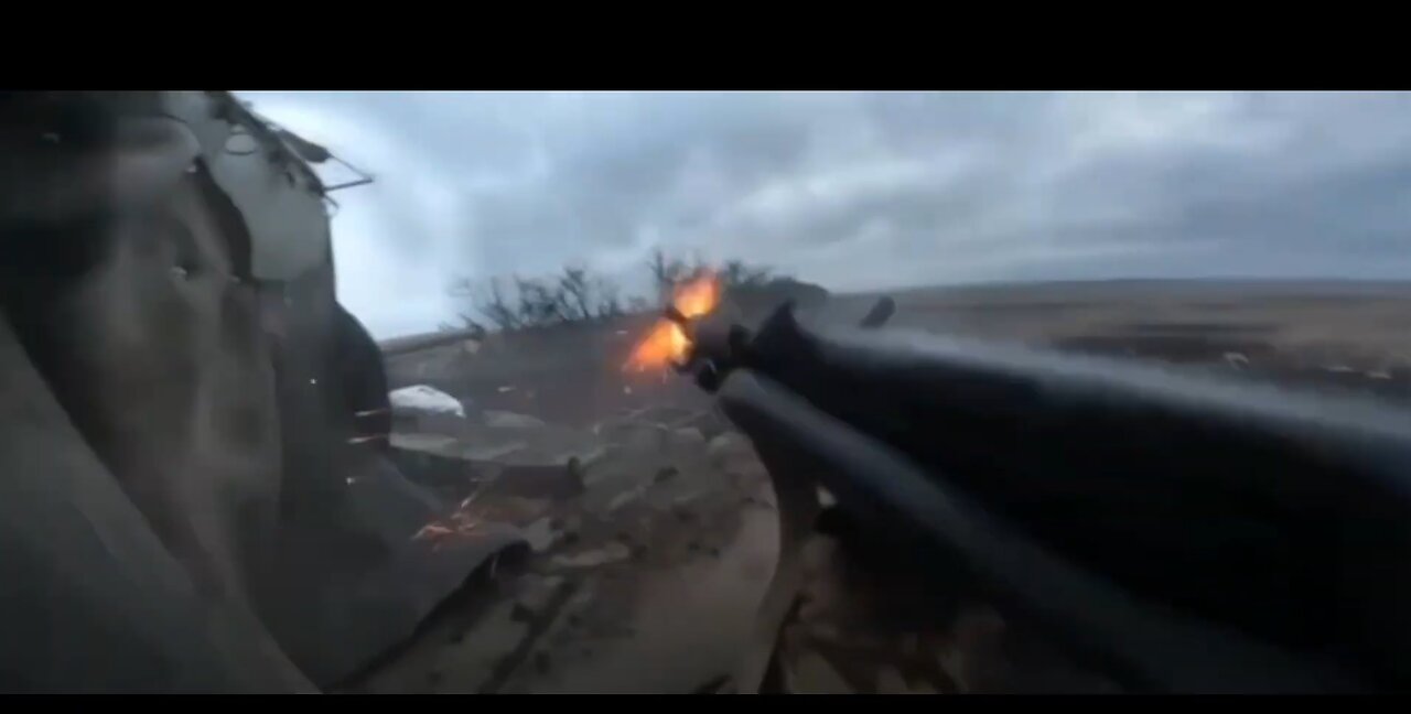 Russian soldiers storming Ukrainian positions
