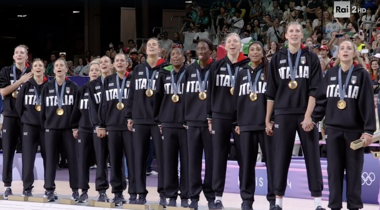 ITALIA DEL VOLLEY VINCITRICE DELL'ORO OLIMPICO - Italy Volley winner of Olimpic Golden Medal