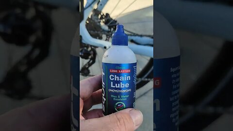 Squirt chain lubricant
