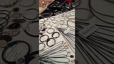 Da tanzt doch einer auf dem Tisch am Ende #bernstein #Schmuck # Schreeck #tanzen