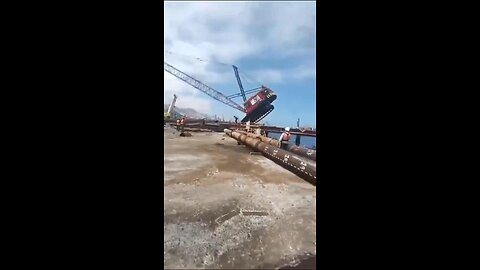 Desplome de Grúa en el Puerto de Antofagasta: Accidente en la Planta Desaladora Norte