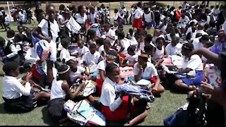 SOUTH AFRICA - Johannesburg - Delivering Happiness to Diepsloot (Video) (bzf)