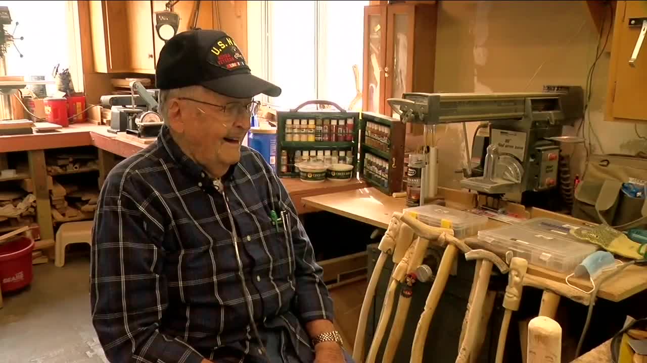 Navy veteran carving out a token of thanks for fellow veterans