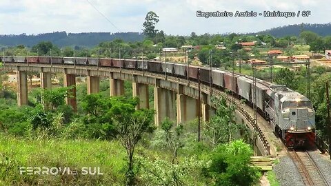 Trem da VLi no viaduto Engenheiro Acrisio, Mairinque/SP