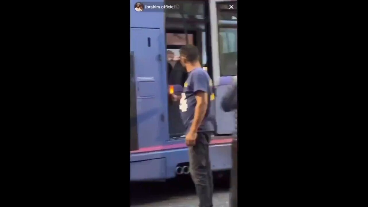 🚨 Two Men Set Fire to Bus in Leeds During Daylight