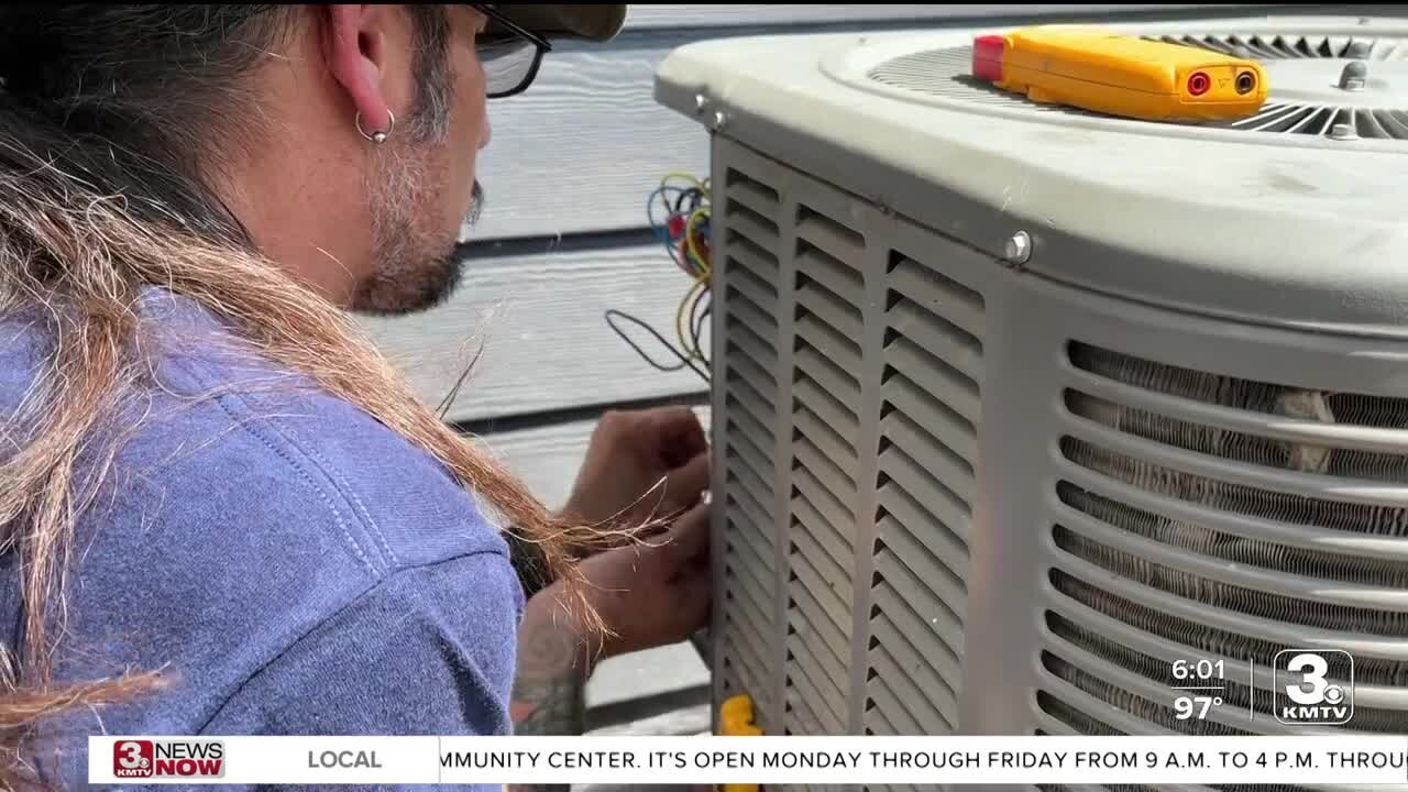 What's the best way to run your air conditioner in extreme heat?