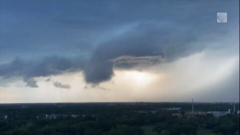Two timelapses show an interesting storm cloud forming in the skies over Winnipeg, MB