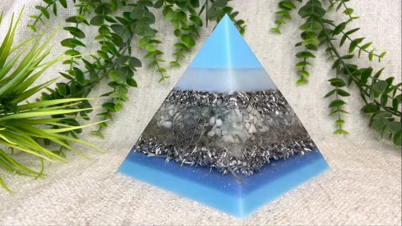 Ascension Orgonites Pyramid - AZUL