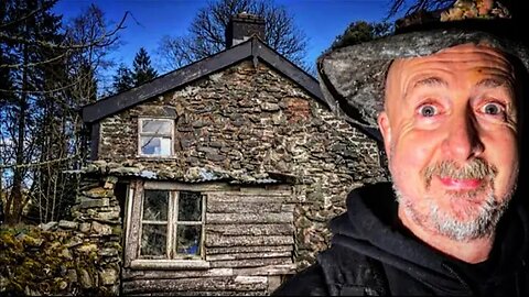 This ABANDONED House had Mystery Items in the Attic! (4Dec2022)