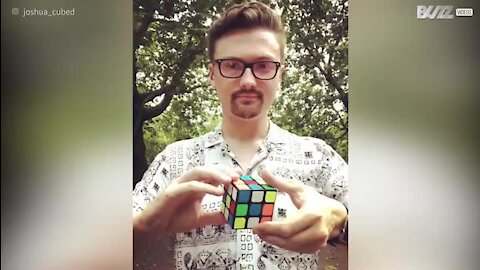 Ce jeune résout un Rubik's Cube en 30 secondes
