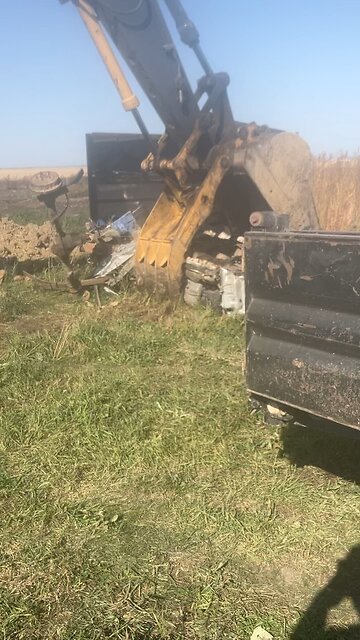 after tim dropped el clappo next to the trailer